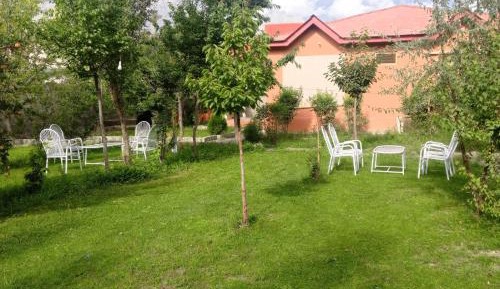 Deluxe Double Room (2 Adults + 1 Child)