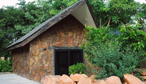 Villa with Garden View