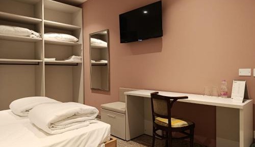 Four-Bedroom Apartment with Balcony 