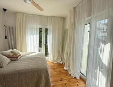Family Room with Garden View