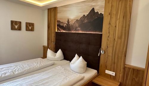 Deluxe Double Room with Shower