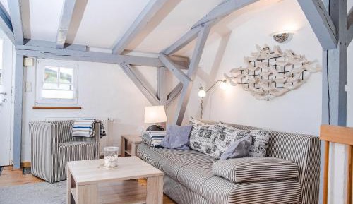 One-Bedroom Apartment with Balcony