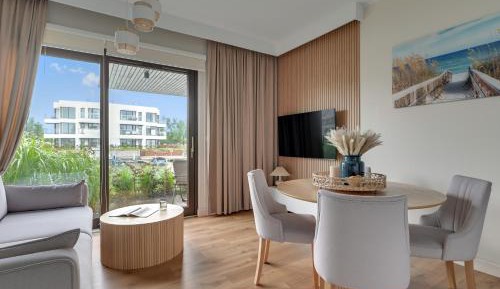 Deluxe One-Bedroom Apartment