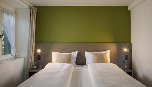 Standard Twin Room with Shared Bathroom