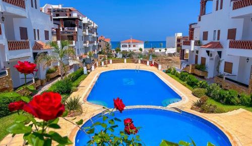 Three-Bedroom Apartment with Balcony