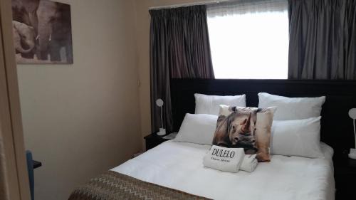 Queen Room with Shared Bathroom