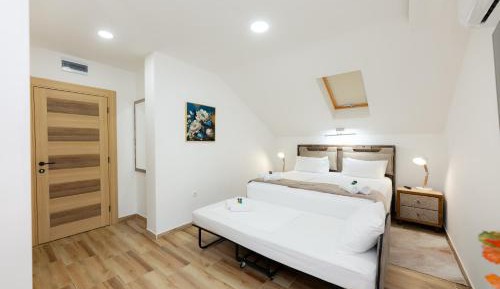 One-Bedroom Deluxe Apartment