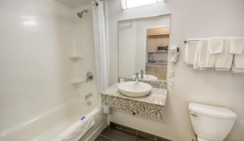Deluxe King Room - Non-Smoking