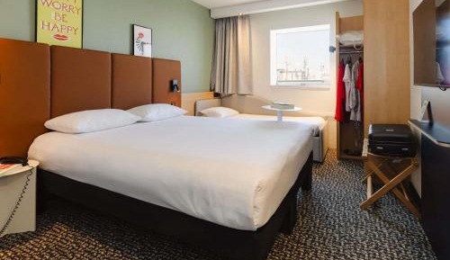 Standard Room with 1 Double and 1 Single Bed