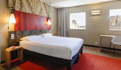 Standard Room with 1 Double Bed and 2 Single Beds