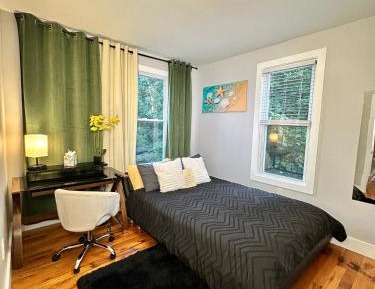 Deluxe Queen Room