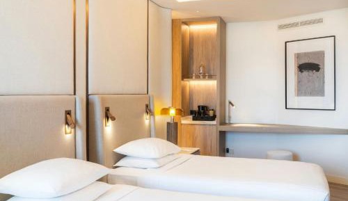 Panoramic Superior Twin Room with Two Twin Beds and City View