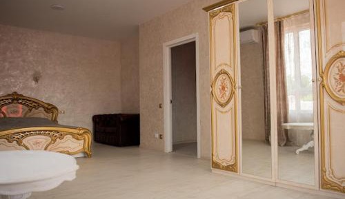 Suite with Pool View