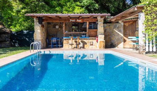 Apartment with Pool View 