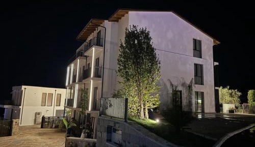 Apartment with Mountain View