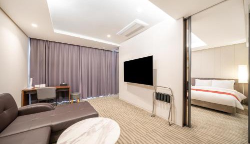 Premier Suite with Breakfast for 2