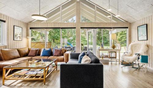 Seven-Bedroom Holiday Home