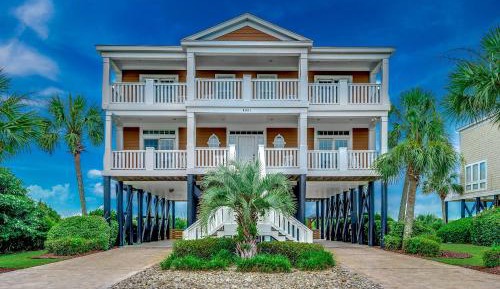 Seven-Bedroom Holiday Home