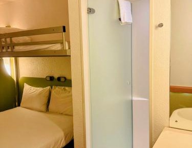 Standard room with One Double and One Single Beds