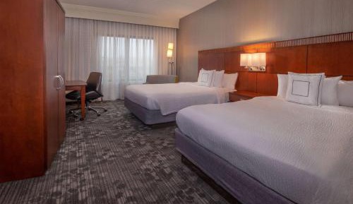 Deluxe Queen Room with Two Queen Beds