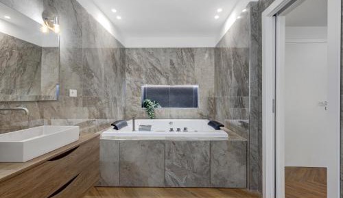 King Room with Spa Bath