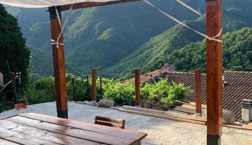 Two-Bedroom Apartment with Mountain View