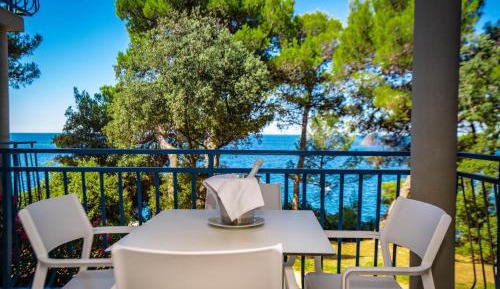 One-Bedroom Apartment with Sea View