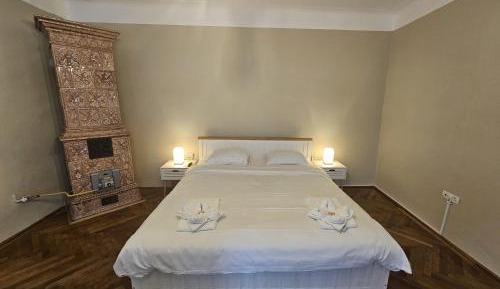 Classic One-Bedroom Apartment with King Bed
