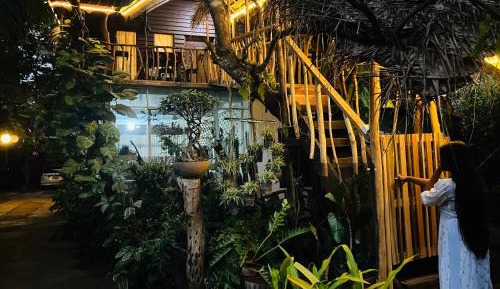 Family Room with Garden View