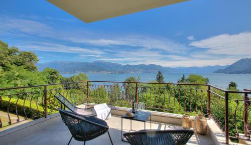 Apartment with Lake View