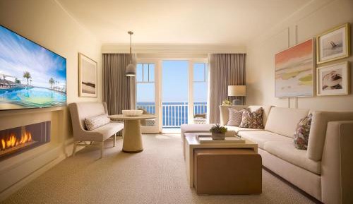Deluxe Ocean View King Bungalow Suite