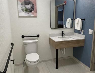 King Room with Roll-In Shower - Disability Access/Non Smoking