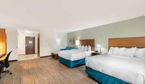 Queen Suite with Two Queen Beds and Sofa Bed - Non-Smoking