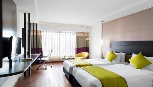 Deluxe Double or Twin Room with 10% discount on In room dining.
