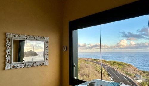 Deluxe One-Bedroom Apartment with Ocean View