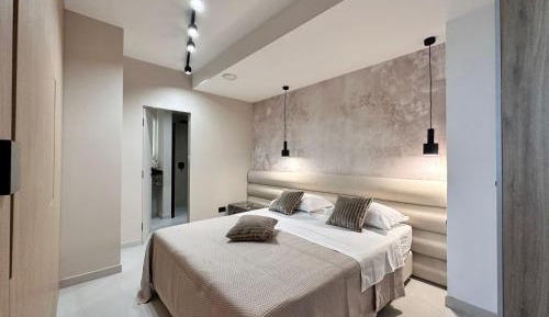 One-Bedroom Deluxe Apartment