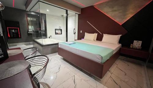 Suite with Hot Tub