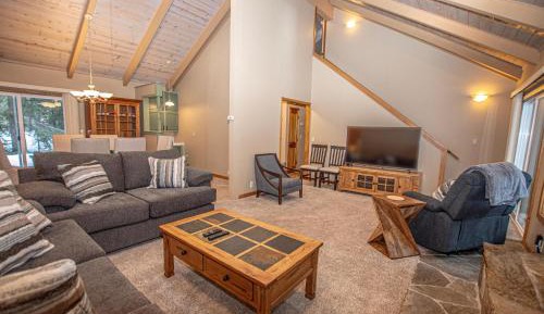 Four-Bedroom Holiday Home