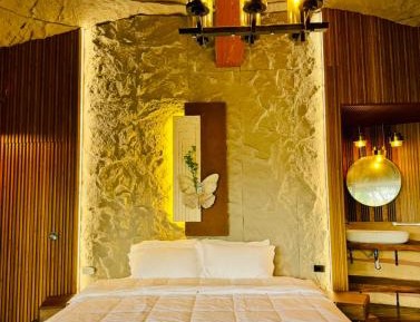 Family Room with Mountain View