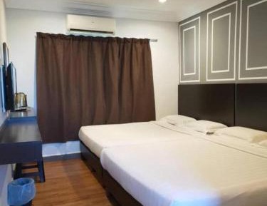 Quadruple Room with Private Bathroom