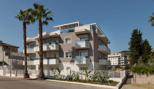 One-Bedroom Apartment with Balcony
