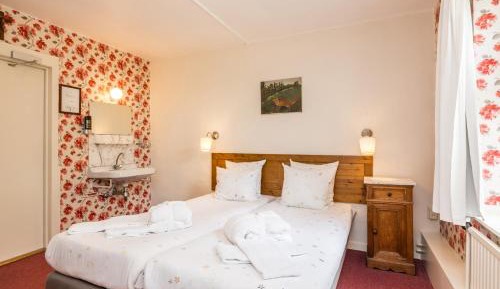 Twin Room with Shared Bathroom