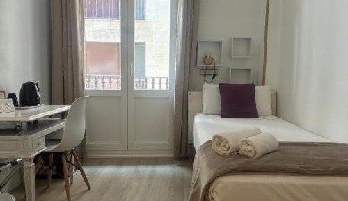 Single Room with Shared Bathroom