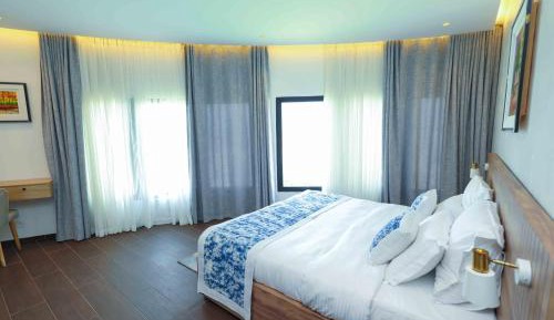 One-Bedroom Apartment with Sea View