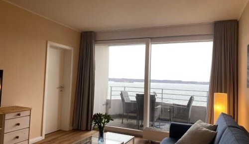 One-Bedroom Apartment with Lake View