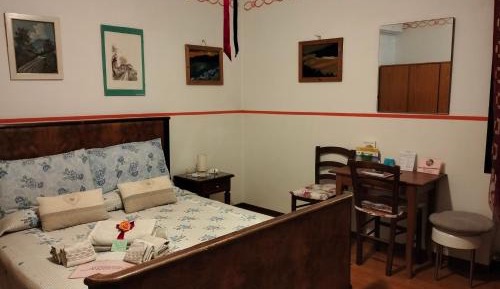 Double Room with Extra Bed and Shared Bathroom