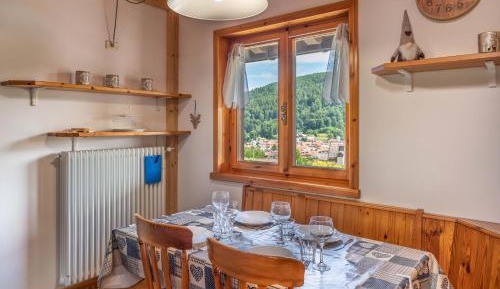 Two-Bedroom Apartment with Mountain View