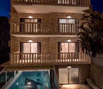 Three-Bedroom Apartment with Balcony