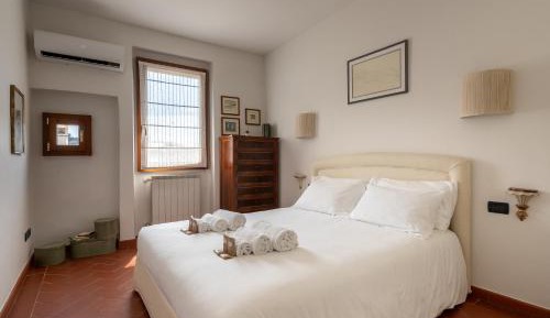 Deluxe One-Bedroom Apartment