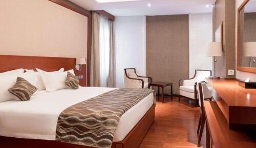 Deluxe Queen Room